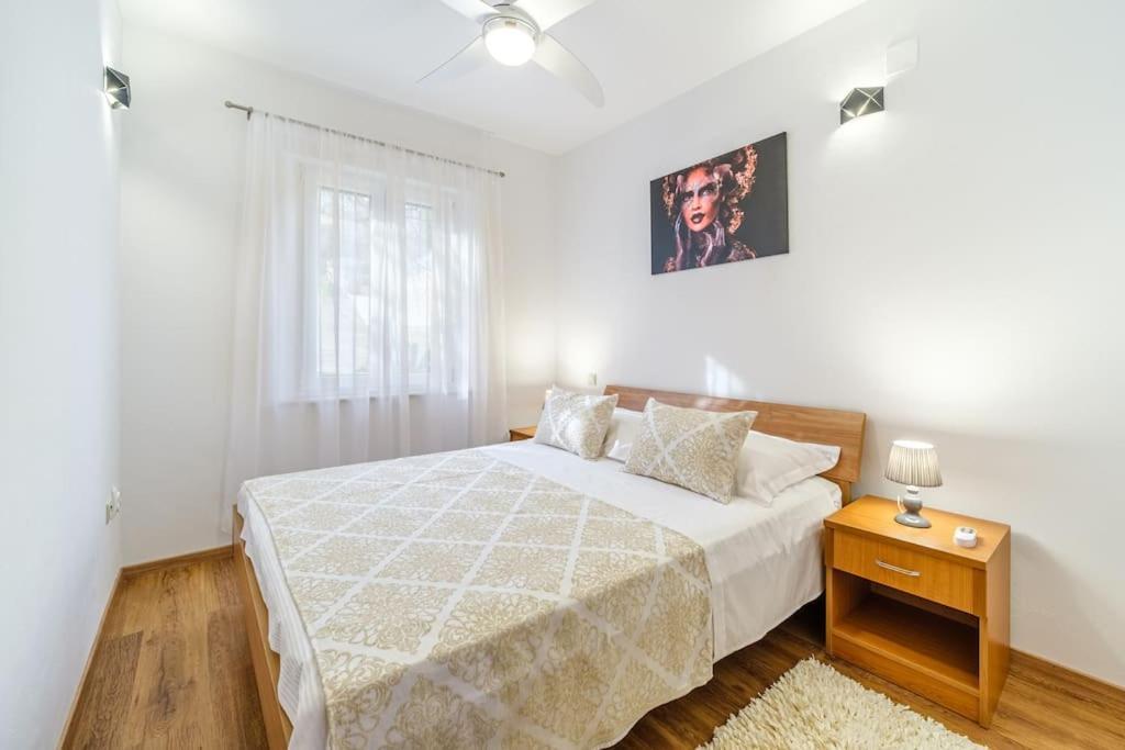Peters Apartment Sutivan Kültér fotó