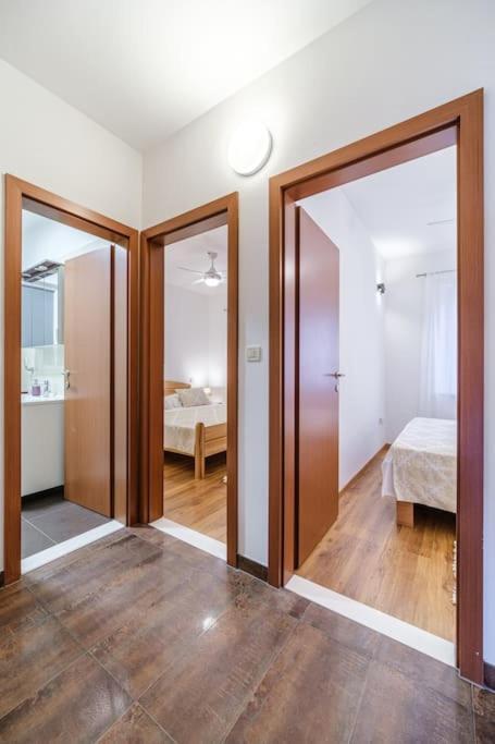 Peters Apartment Sutivan Kültér fotó