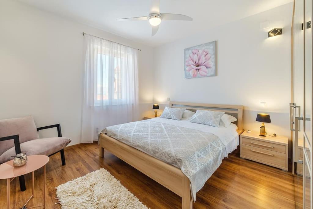 Peters Apartment Sutivan Kültér fotó