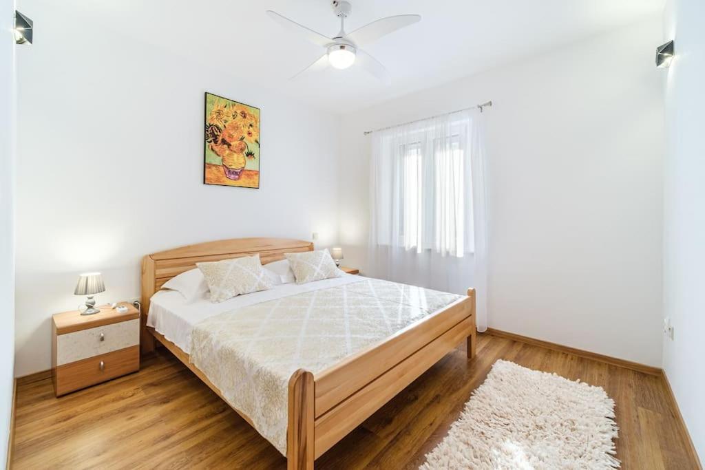 Peters Apartment Sutivan Kültér fotó